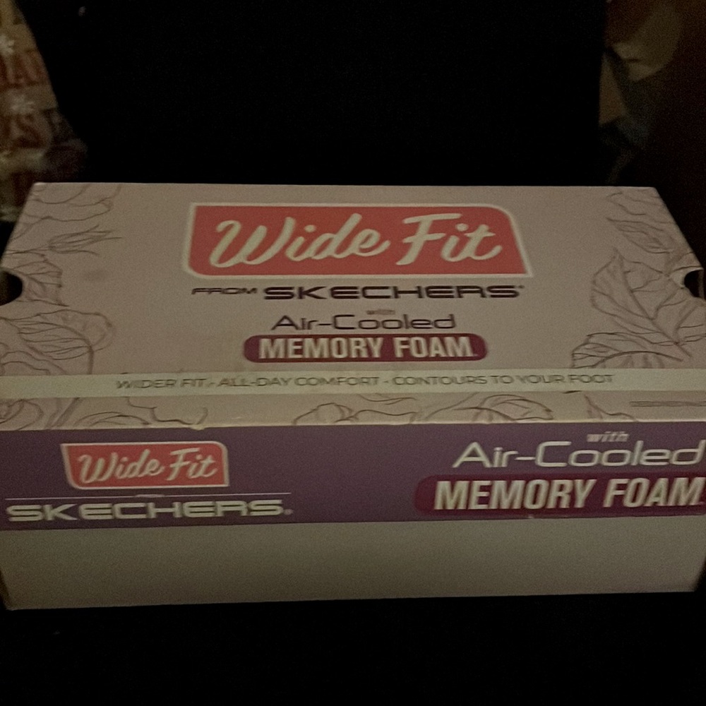 SKECHERS WIDE FIT MEMORY FOAM SHOES